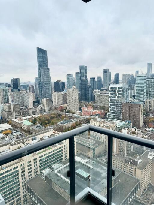Cozy Condo Near Eatoncentre Mall Toronto Esterno foto