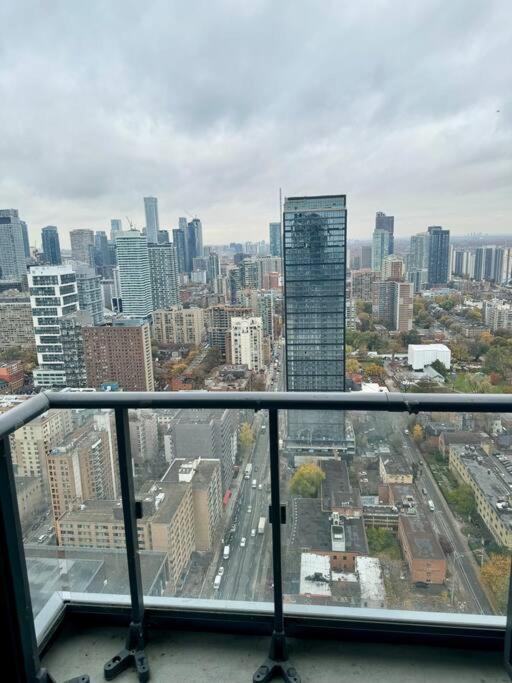 Cozy Condo Near Eatoncentre Mall Toronto Esterno foto