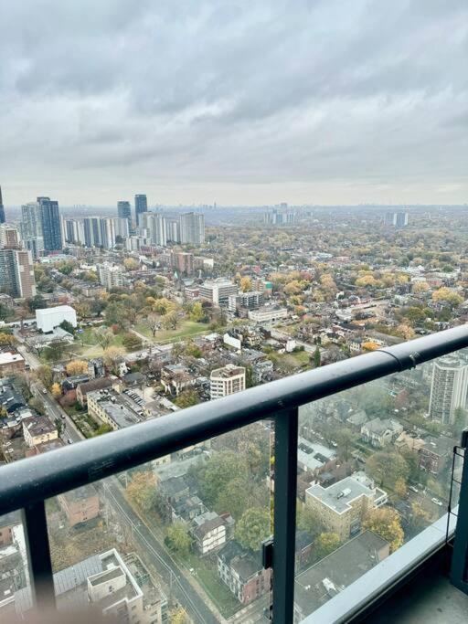 Cozy Condo Near Eatoncentre Mall Toronto Esterno foto