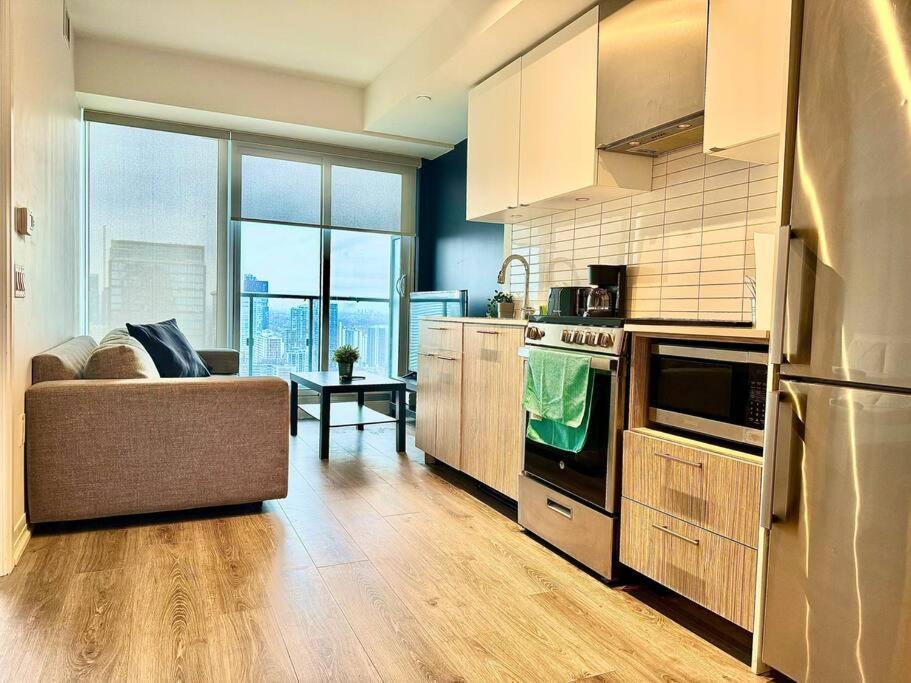 Cozy Condo Near Eatoncentre Mall Toronto Esterno foto