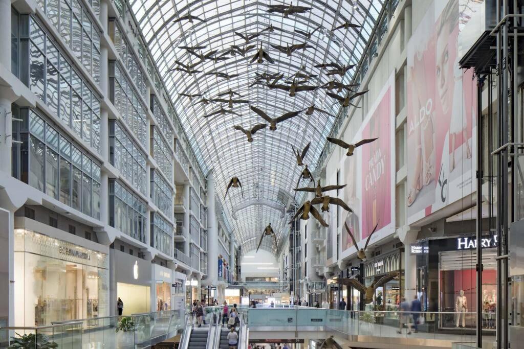 Cozy Condo Near Eatoncentre Mall Toronto Esterno foto